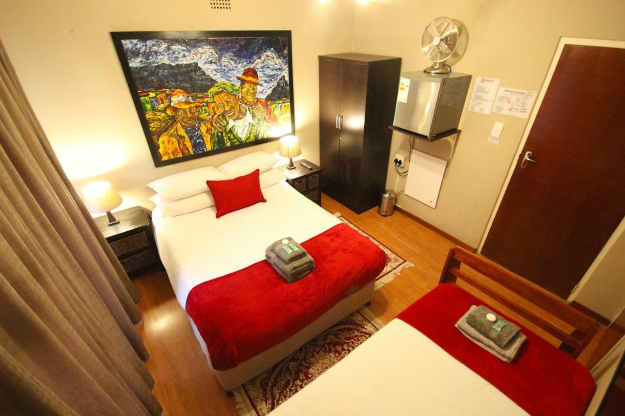 בלוברגסטראנד Saltycrax Backpackers And Surf Hostel By Curiocity מראה חיצוני תמונה