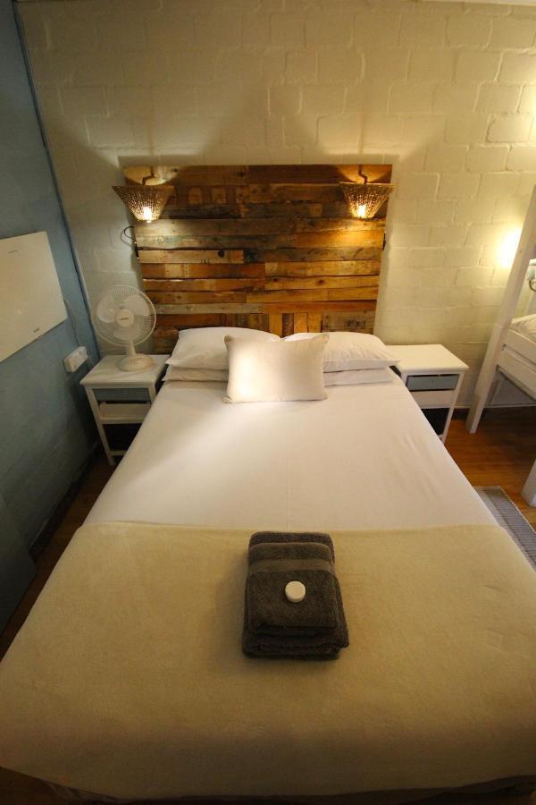 בלוברגסטראנד Saltycrax Backpackers And Surf Hostel By Curiocity מראה חיצוני תמונה